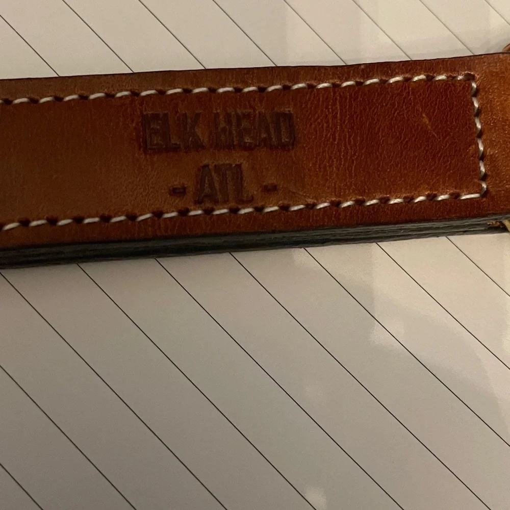 Elegant Brown Leather Key Holder with Gold Accents